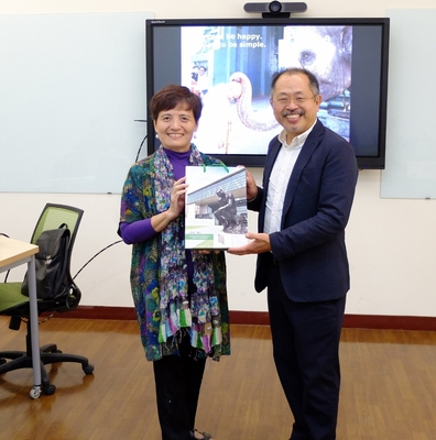 逢甲大学图书馆馆长骆荣富到亚大演讲！